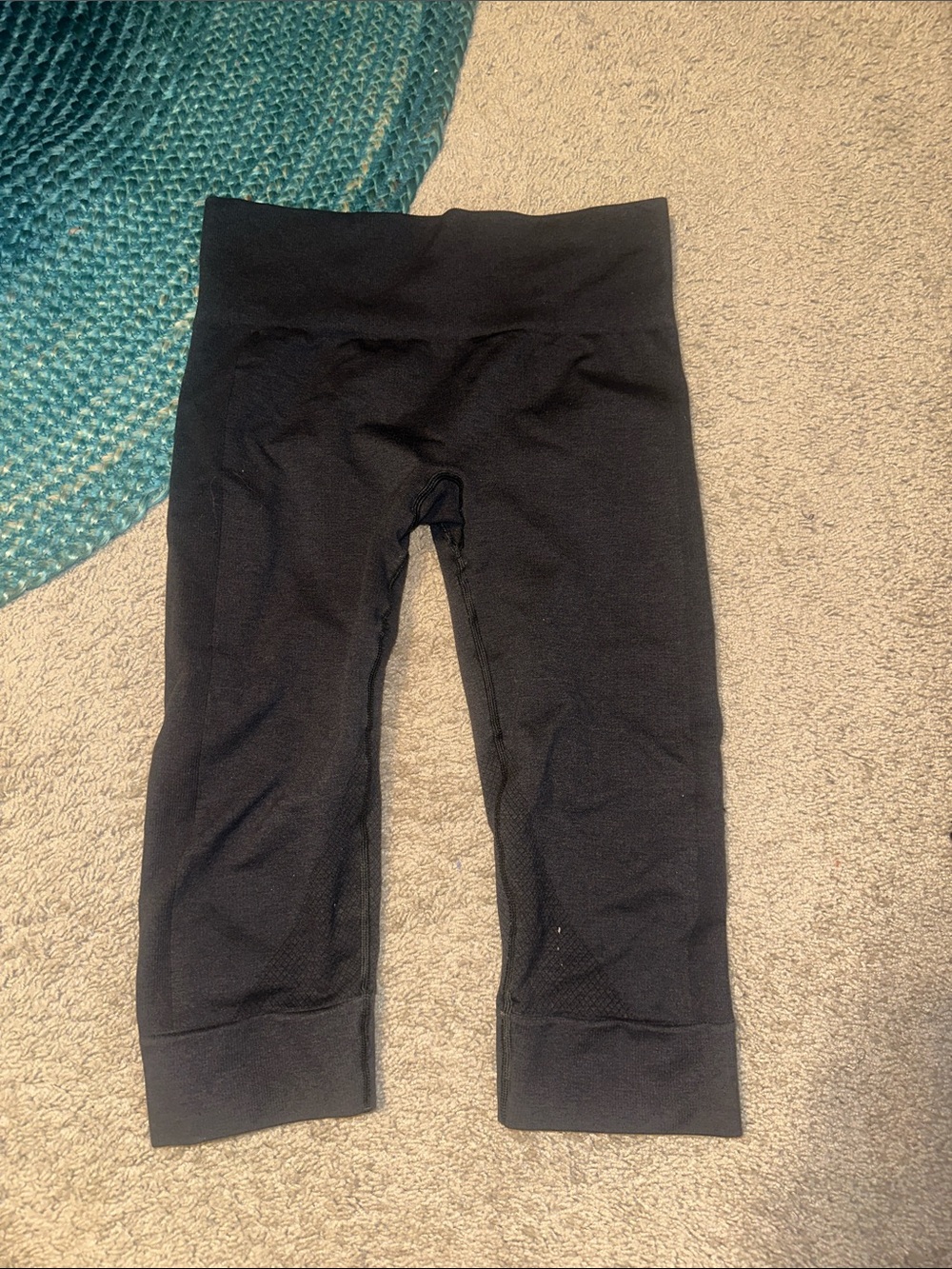 Lululemon women’s Black Stretch Capri Bottoms